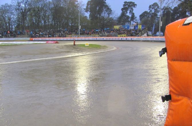 W Grudziądzu w ostatnich latach na meczach ze Stalą deszcz bywał częstym gościem