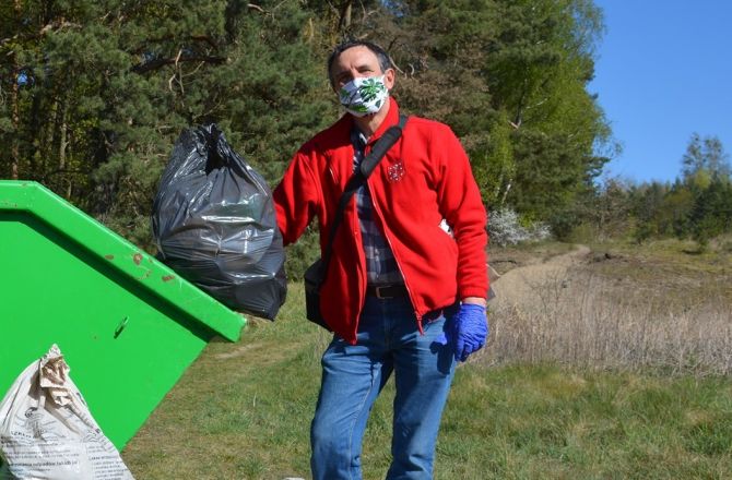 Prezes PTTK Ziemi Gorzowskiej Zbigniew Rudziński zaprasza gorzowian do sprzątania swojego miasta
