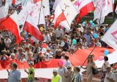 Encyklika Jana Pawła II przepisana na kawałkach płótna