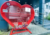 Policjanci pomagają chorym dzieciom