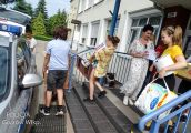 Policjanci z darem dla hospicjum