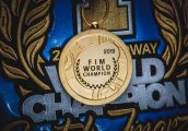 Piękny gest Zmarzlika. Wystawił medal na licytację!