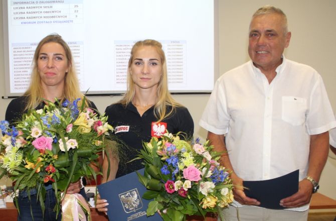 A po powrocie z igrzysk liczymy na wspólne świętowanie sukcesów i królewskie przyjęcie. Od lewej: Anna Puławska, karolina Naja i trener Marek Zachara