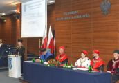 Kolejni absolwenci AJP odebrali dyplomy