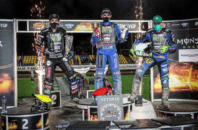 Tak było w Pradze w pierwszym turnieju w 2020 roku. Od lewej: T. Woffinden, B. Zmarzlik i M. Vaculik