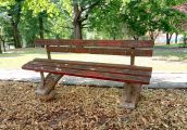 Porzucona ławeczka zagrożeniem dla ludzi