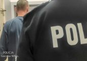 Zaatakował strażaka, wcześniej podłożył ogień
