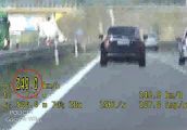 Jechał niemal 250 km/h, był zaskoczony zatrzymaniem i mocą radiowozu
