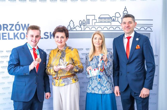 Od lewej: Bartosz Wicherek, Małgorzata Domagała, Renata Pliżga i Paweł Salomon