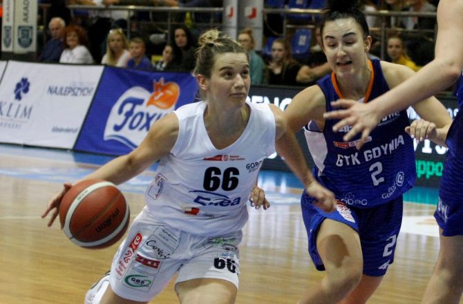 W akcji Dominika Owczarzak, a zdjęcie pochodzi z sobotniego meczu w Gorzowie z GTK Gdynia