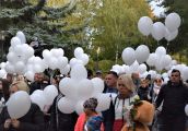 Ostatnie pożegnanie Piotrusia. Balony poszybowały w niebo