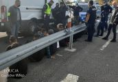 Bus z imigrantami zatrzymany przez policjantów