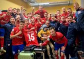 W dobrych humorach idą na zimowy odpoczynek