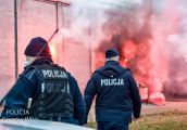 Tłum nawoływał do buntu pod zakładem karnym
