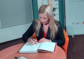 Nie poszła do przedszkola, ugotowała kurczaka