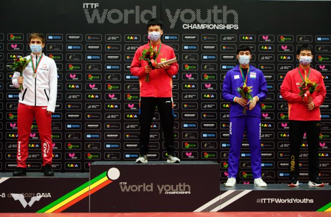 Samuel Kulczycki (z lewej) na podium mistrzostw świata