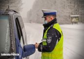 Na drogach zima. Policjanci strzegą bezpieczeństwa
