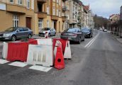 Na Mickiewicza powstał parking na środku jezdni