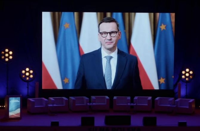 Premier Mateusz Morawiecki przemawia do uczestników Forum odbywającego się w Gorzowie