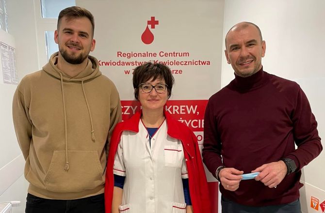 Karol Gliwiński (z lewej), dr Roma Thomas i Krzysztof Olechnowicz zachęcają wszystkich, kto tylko może, do oddania krwi w naszej stacji