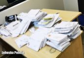 Ludzie listy piszą, a listonosz… trzyma je w domu