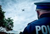 Z dronem na służbę