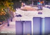 O krok od tragedii! Wjechał na chodnik i uderzył w pieszego