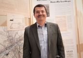 Leszczyński: Zamiast obelisków powinniśmy nakręcić film