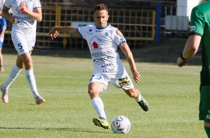 Przy piłce Filip Łaźniowski Przy piłce Filip Łaźniowski