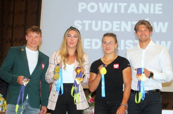 Od lewej: Wiktor Głazunow, Anna Puławska, Julia Olszewska i Alex Koliadych