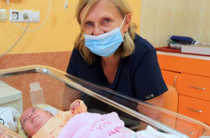 Dr n. med. Barbara Michalczyk, kierownik oddziału noworodkowego, po ponad czterech miesiącach mogła spokojnie wypisać Karinkę do domu