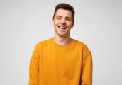 Jaką bluzę męską wybrać? Sportowe i wygodne modele na każdą porę roku