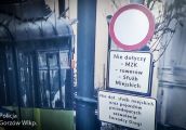 Kierowcy łamią przepisy i wjeżdżają na deptak