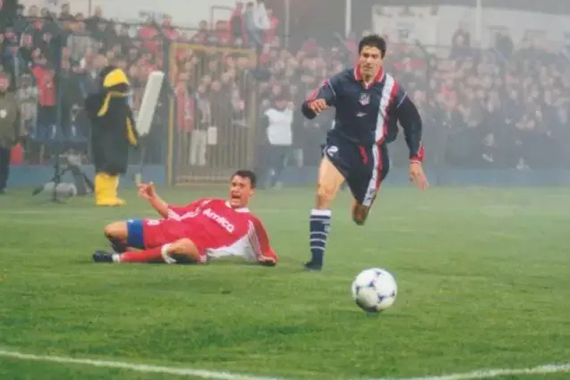 Fragment rewanżowego meczu Amiki z Atletico Madryt, rozegranego we Wronkach w 1999 roku