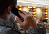 Oszczędzamy na telefonach? Ta informacja może zaskoczyć