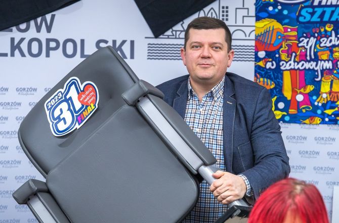 Prezydent Jacek Wójcicki z fotelem VIP nr 1 już się wybiera na licytację WOŚP