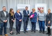 Trzej partnerzy i punkt humanitarny