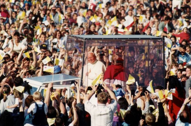 Jan Paweł II był w Gorzowie witany bardzo owacyjnie