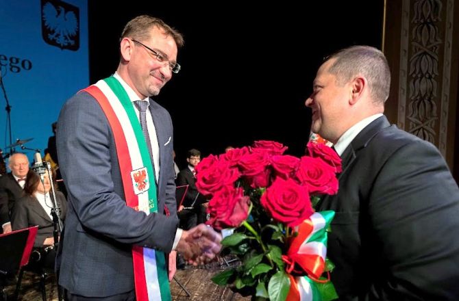 Sebastian Świderski i prezydent Jacek Wójcicki