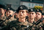 Żołnierskich podstaw nabierali przez miesiąc