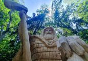 Perun Gromowładny już czuwa nad parkiem Słowiańskim