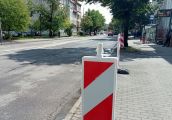 Kolejny fragment ulicy z utrudnieniami