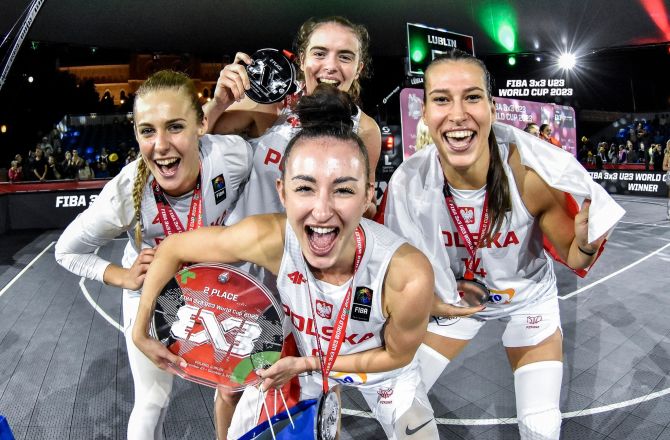 Polki wicemistrzyniami świata. Od lewej: Aleksandra Zięmborska, Julia Bazan, Aleksandra Pszczolarska (z tyłu) i Bożena Puter
