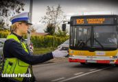 Policjanci dbają o bezpieczeństwo wokół cmentarzy