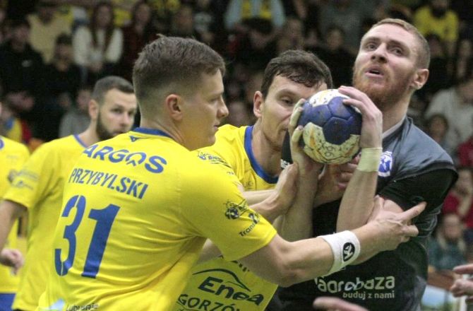 Przed tygodniem gorzowianie pokonali Stal Mielec (fragment tego meczu na zdjęciu), teraz przywieźli punkty z Łodzi