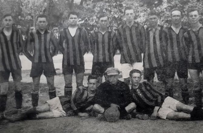 Drużyna 1.FC 1912 Landsberg w 1921 roku na dzisiejszym Placu Grunwaldzkim