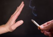 Nałogowe palenie w domu może być formą przemocy