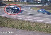 Policyjna eskorta dla nastolatka w drodze do szpitala