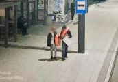 Spacerowali ze skradzionymi kołami ratunkowymi