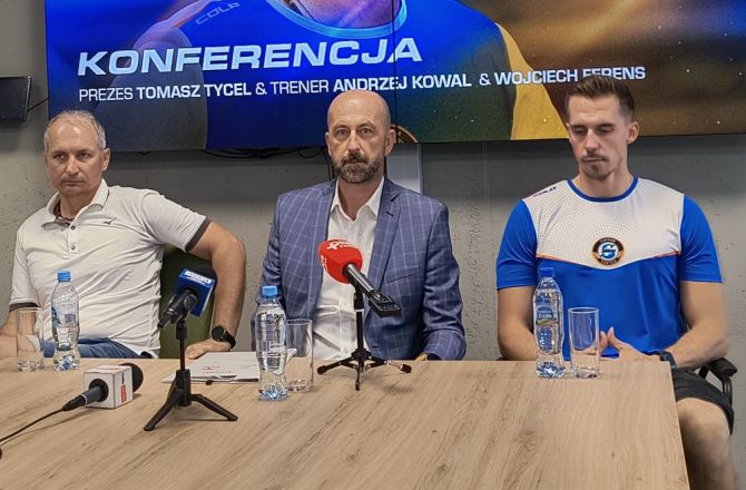 Od lewej: trener Andrzej Kowal, prezes Tomasz Tycel i Wojciech Ferens